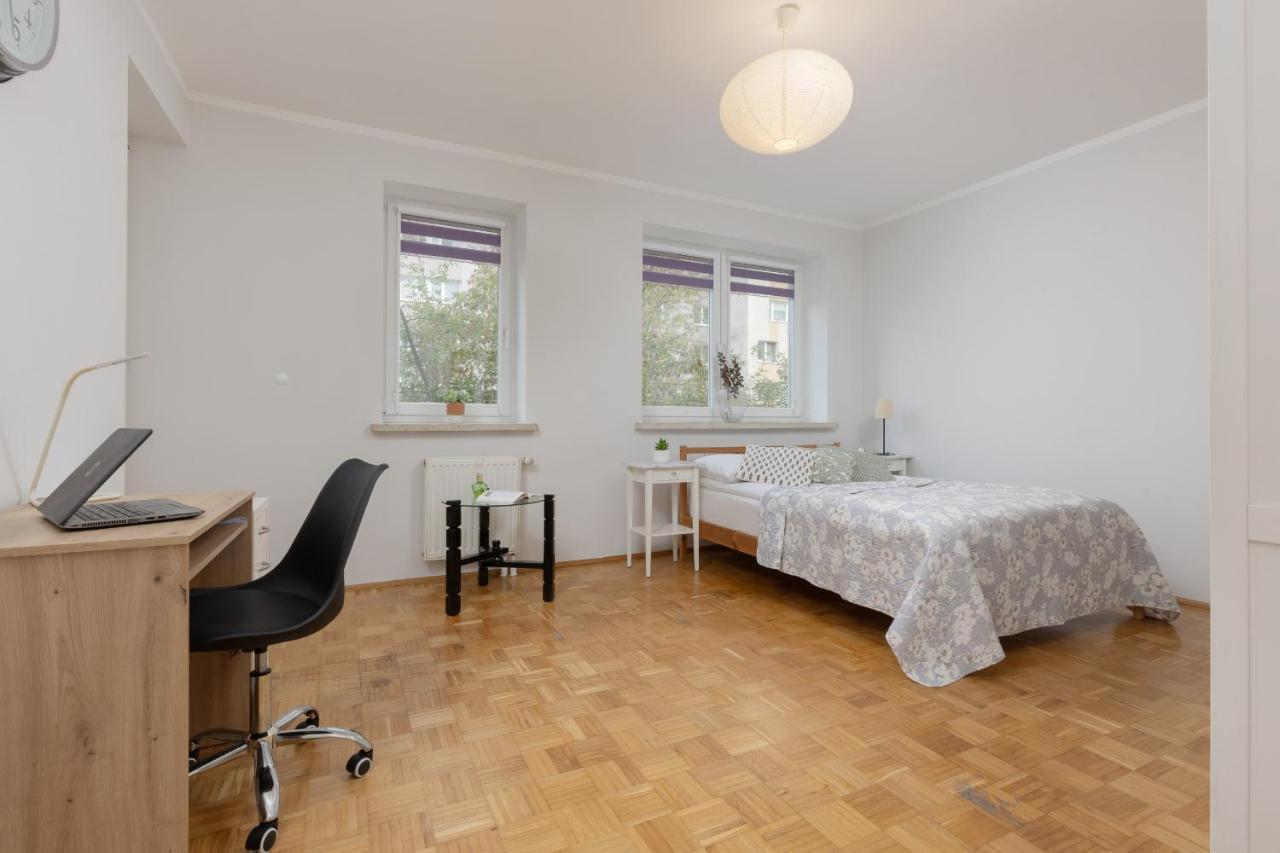 Studio Bielany With Home Office Near Metro Station By Noclegi Renters Warsaw Exterior photo