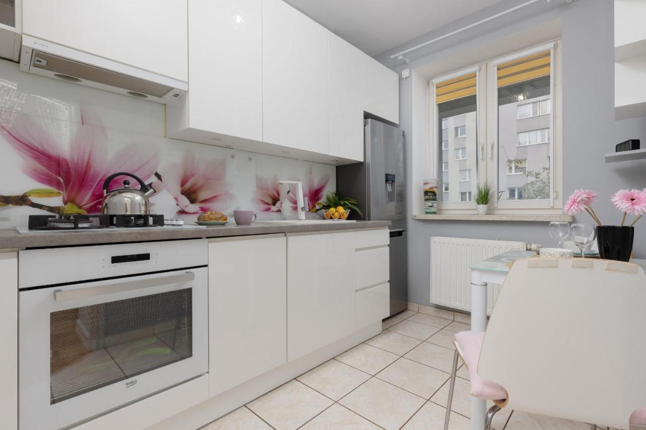 Studio Bielany With Home Office Near Metro Station By Noclegi Renters Warsaw Exterior photo